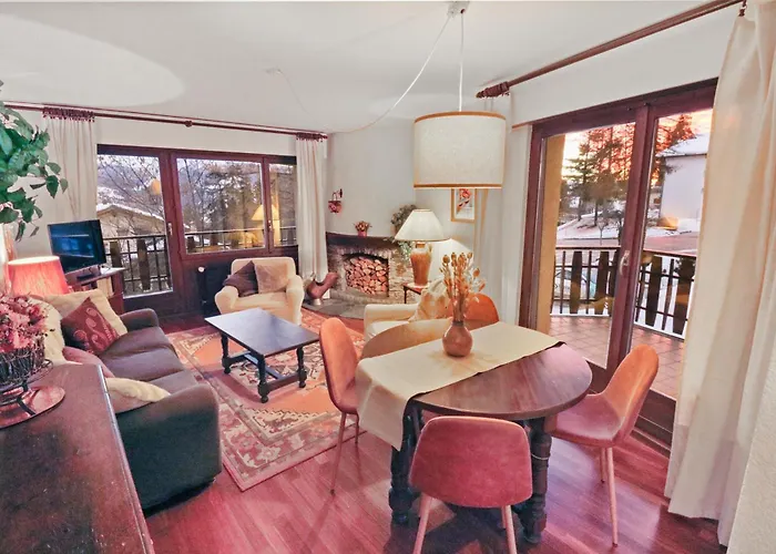 Avec Vue Sur Les Montagnes