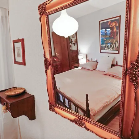 Avec Vue Sur Les Montagnes