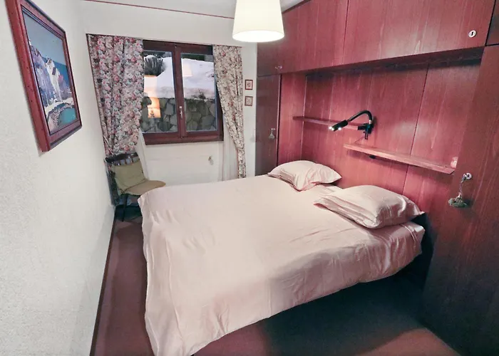 Avec Vue Sur Les Montagnes