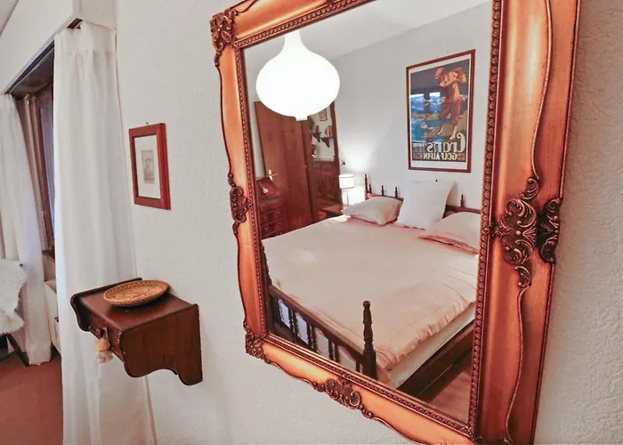 Avec Vue Sur Les Montagnes