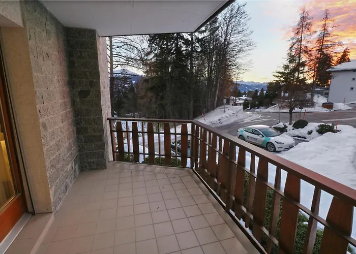 Avec Vue Sur Les Montagnes